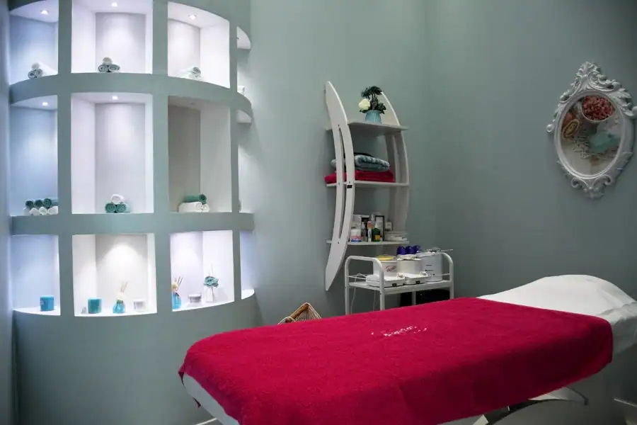 Modern spa room in Abu Dhabi with stylish decor, ambient lighting, and luxurious fittings.